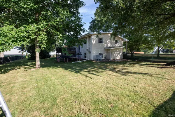 501 Shaffer RD, Bourbon, IN 46504-1317