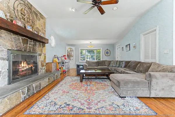 31 Cypress LN, Orangeburg, NY 10962