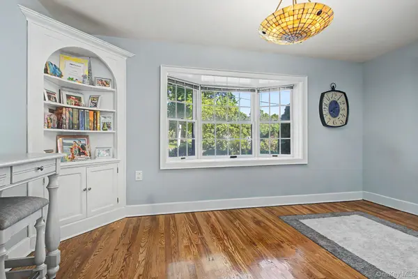 31 Cypress LN, Orangeburg, NY 10962