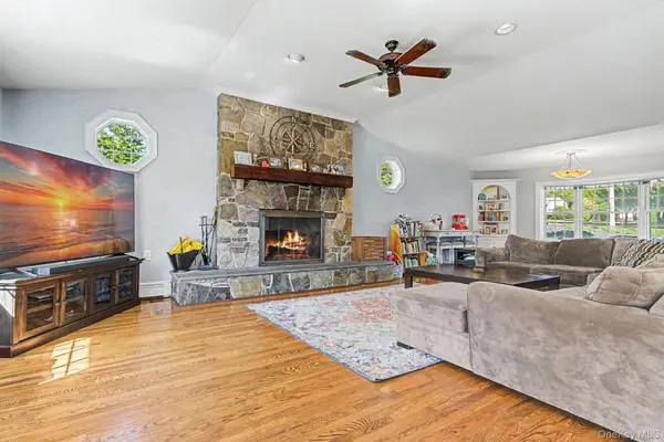 31 Cypress LN, Orangeburg, NY 10962