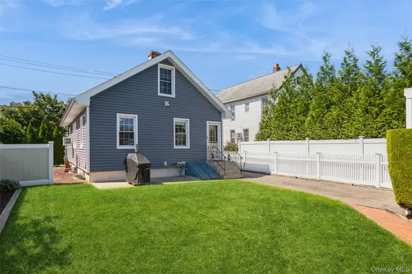 99 Barwick ST, Floral Park, NY 11001