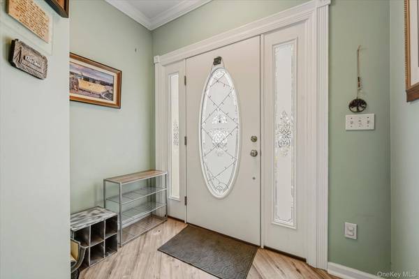 272 Tamerisk LN, New Windsor, NY 12553