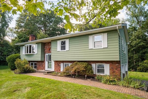 8 W Caroline DR, Wappingers Falls, NY 12590