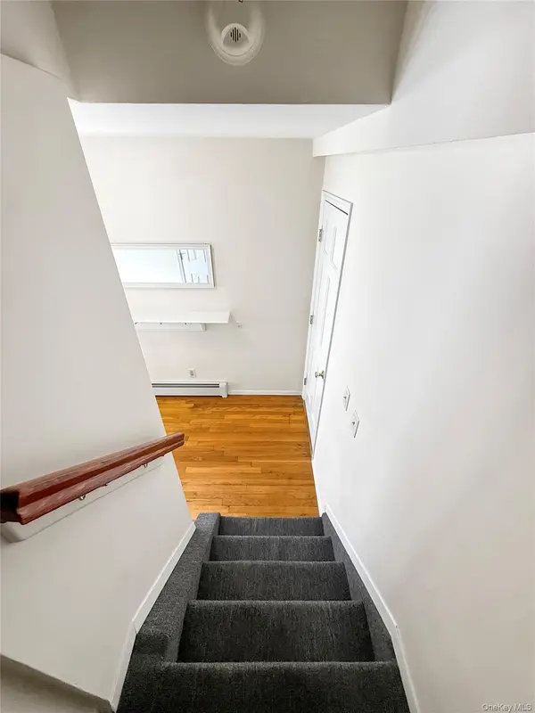 125 Glen RD, North Babylon, NY 11703