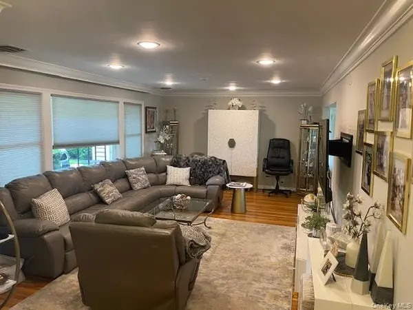 894 Lakeside DR, Woodmere, NY 11598