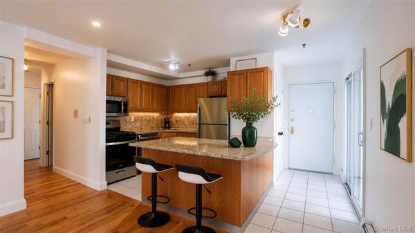 24 Pennyfield AVE #2C, Bronx, NY 10465