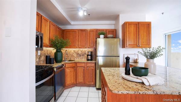 24 Pennyfield AVE #2C, Bronx, NY 10465