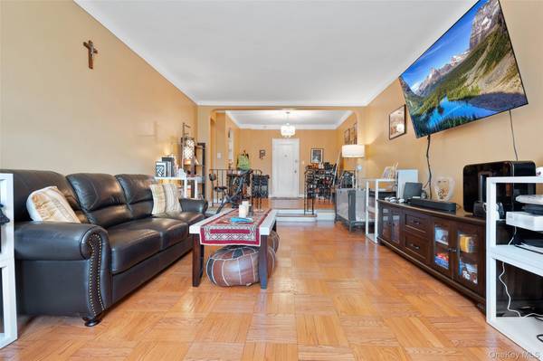 84-49 168th ST #2U, Jamaica, NY 11432