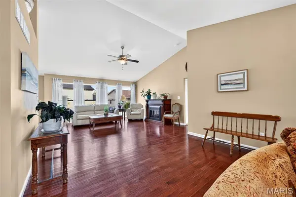 1093 Renfrew LN, O'fallon, MO 63366