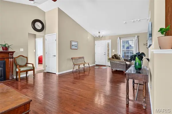 1093 Renfrew LN, O'fallon, MO 63366
