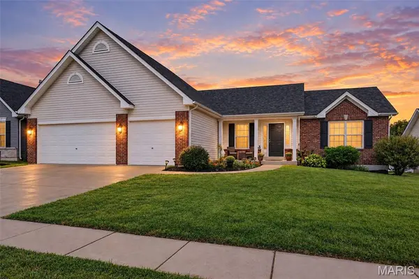 1093 Renfrew LN, O'fallon, MO 63366