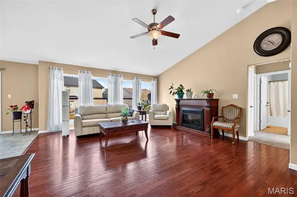 1093 Renfrew LN, O'fallon, MO 63366