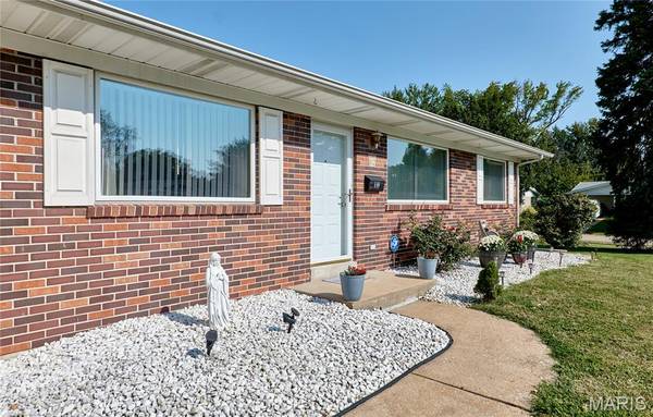 12 Longhenrich DR, Florissant, MO 63031