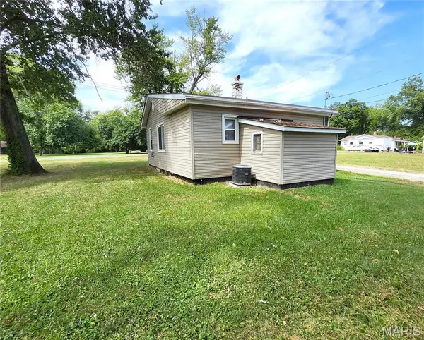7912 Brookfield DR, Caseyville, IL 62232