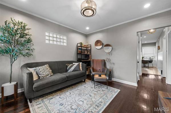 5424 Blow ST, St Louis, MO 63109