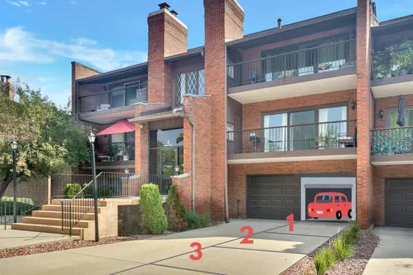 3 Cinnamon Creek DR #3S, Palos Hills, IL 60465