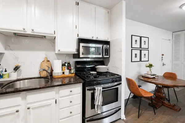 2201 N Cleveland AVE #403, Chicago, IL 60614