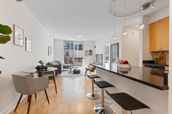 421 W HURON ST #908, Chicago, IL 60654