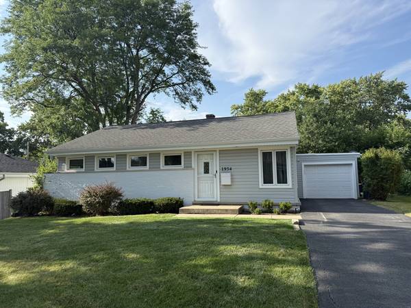 1954 Redwood LN, Northbrook, IL 60062