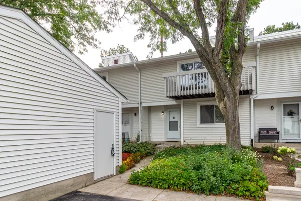 171 Saratoga CT, Vernon Hills, IL 60061
