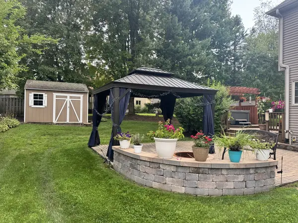 2071 Tunbridge TRL, Algonquin, IL 60102