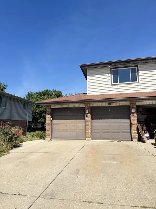 311 Dawn CT #2, Bloomingdale, IL 60108