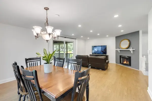 38W274 Bernice DR, St. Charles, IL 60174