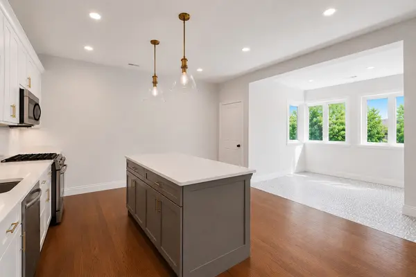 6914 N Sheridan RD #2, Chicago, IL 60626