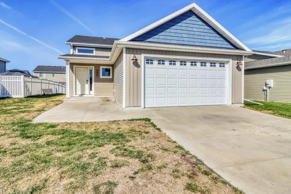 5739 61st ST S, Fargo, ND 58104