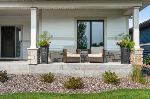 5190 Sundial LN, Woodbury, MN 55129