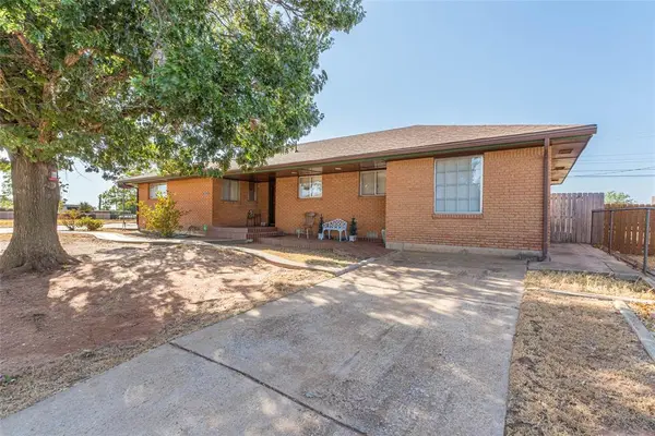 1200 Barker RD, Clinton, OK 73601