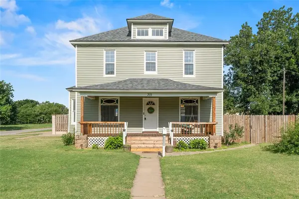 301 N Wikoff AVE, Watonga, OK 73772