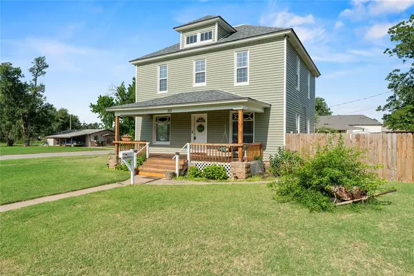 301 N Wikoff AVE, Watonga, OK 73772