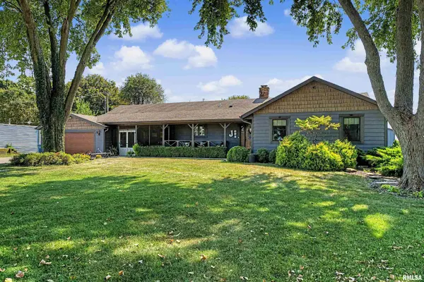 440 E WALNUT ST, Dawson, IL 62520