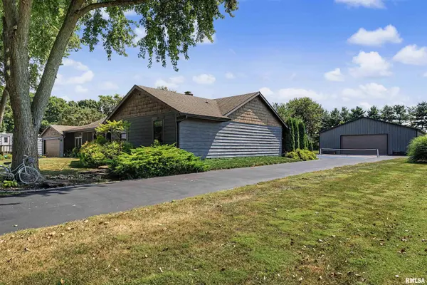 440 E WALNUT ST, Dawson, IL 62520