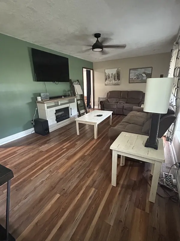 512 Appleton Dr, Clarksville, TN 37042
