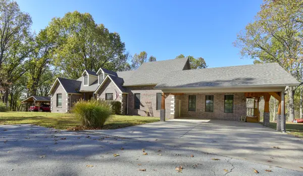 1408 Nottingham DR, Cassville, MO 65625