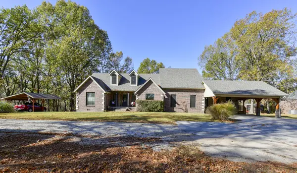 1408 Nottingham DR, Cassville, MO 65625