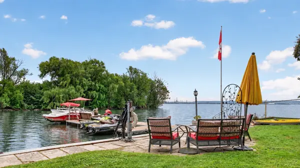 413 Indian RD, Burlington, ON L7T 3T4