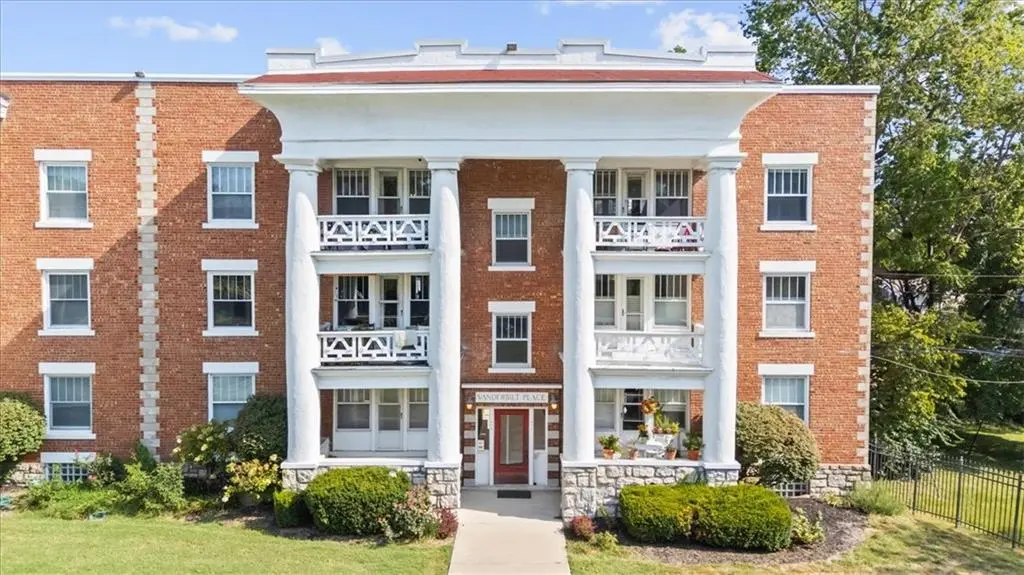 406 E 43rd ST #2E, Kansas City, MO 64110