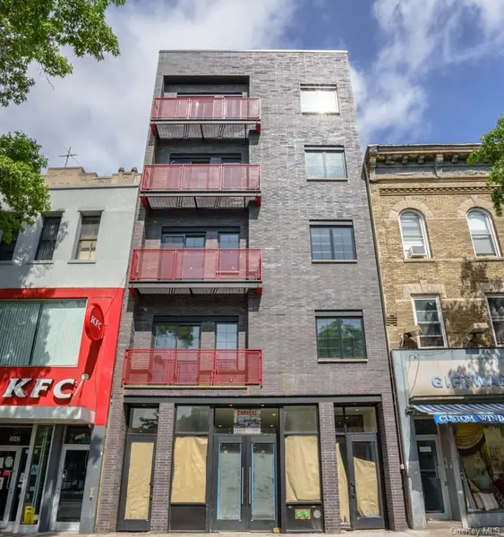 3038 Steinway ST, Astoria, NY 11103