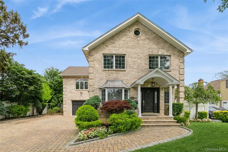 27 Greenlawn BLVD, Valley Stream, NY 11580