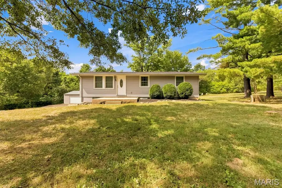 419 N Lindsey RD, Winfield, MO 63389