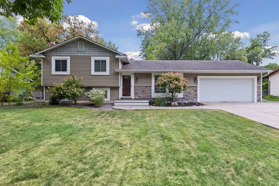 10735 102nd AVE N, Maple Grove, MN 55369