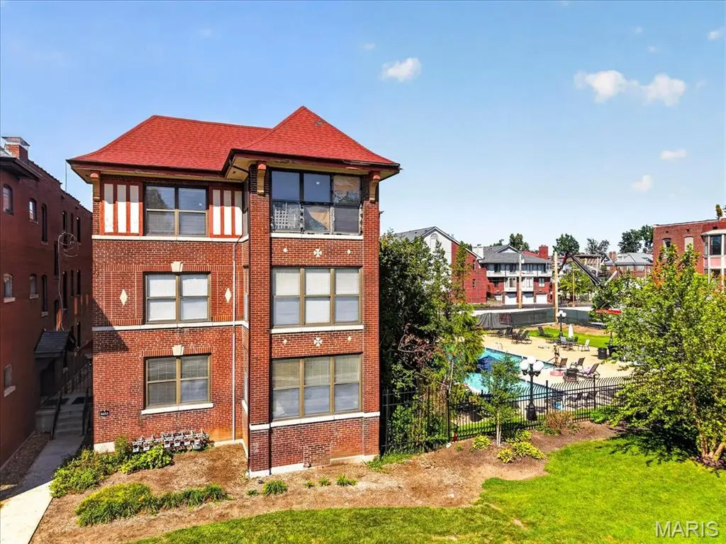 5653 Waterman BLVD #1S, St Louis, MO 63112