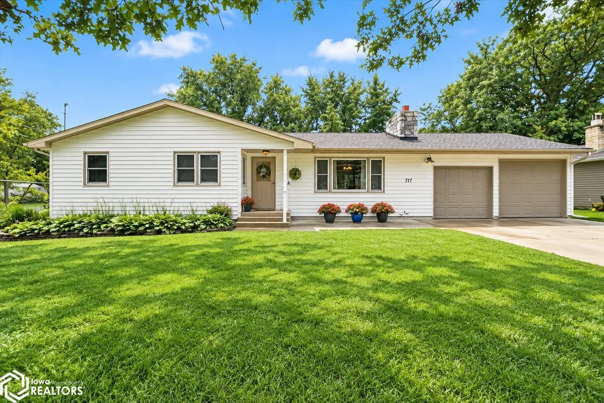 717 9Th AVE, Eldora, IA 50627