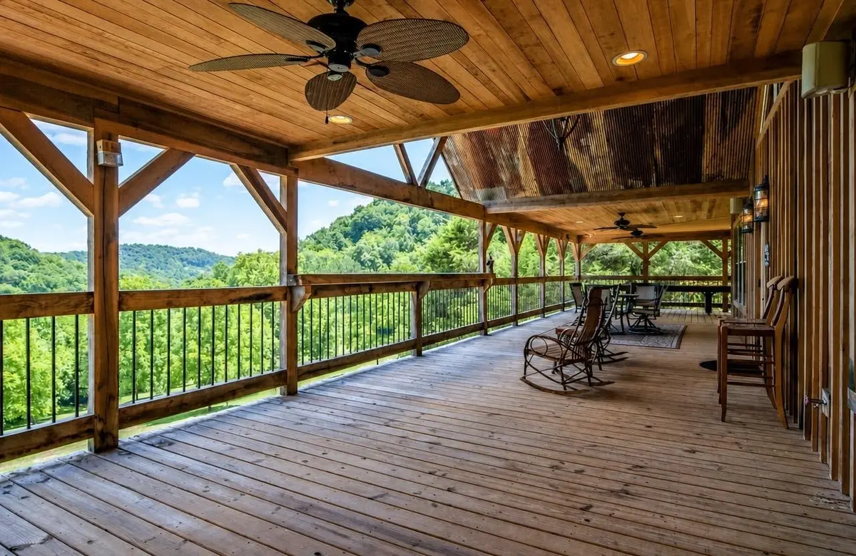59 Russell Ln, Pleasant Shade, TN 37145