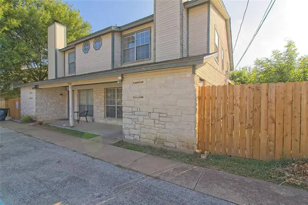 2211 Creekside LN #B, Georgetown, TX 78626