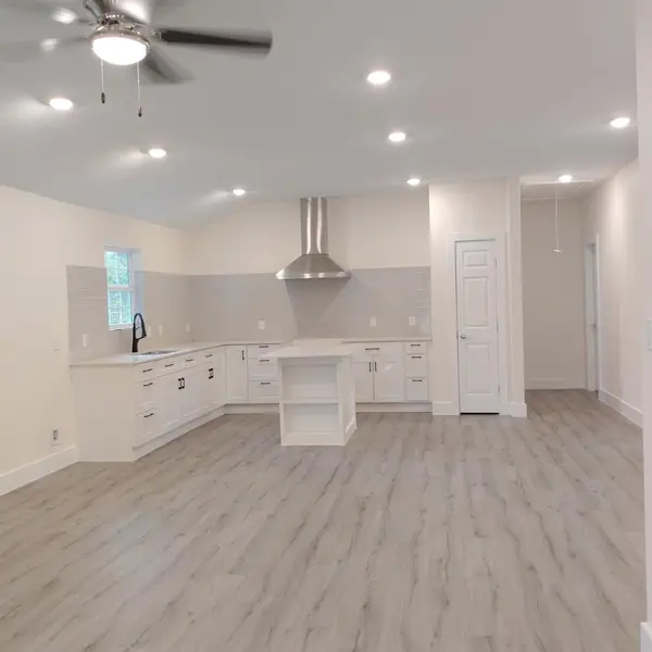 928 E Cameron Ave, Rockdale, TX 76567