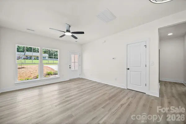 1074 Lyndsey Brook CT, Lincolnton, NC 28092